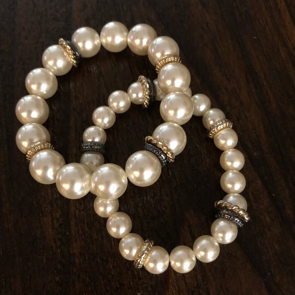 Bracelets pair . Dressy, trendy pearls.
